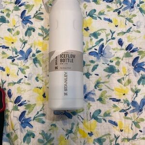 Stanley IceFlow Bottle in White